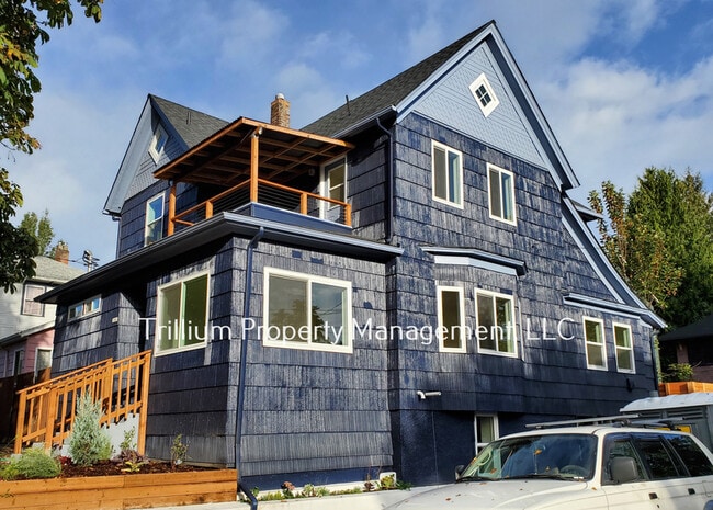 Building Photo - 3041 SE Salmon St
