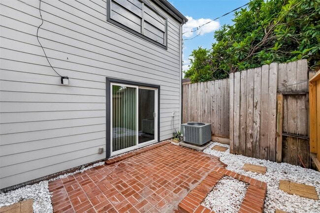 Building Photo - 2710 Mason St