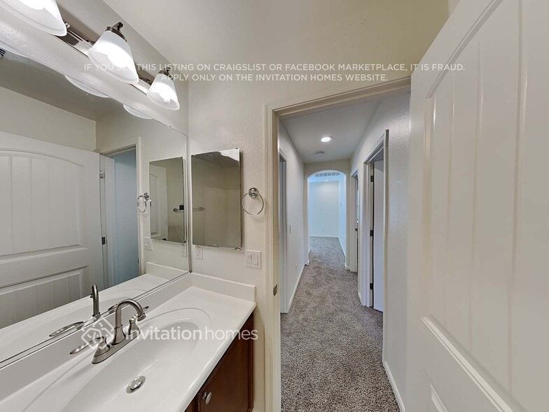 Building Photo - 1475 S Sinova Ave