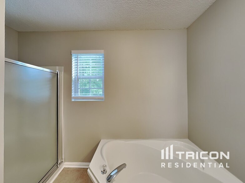 Building Photo - 5922 Graywood Cir SE