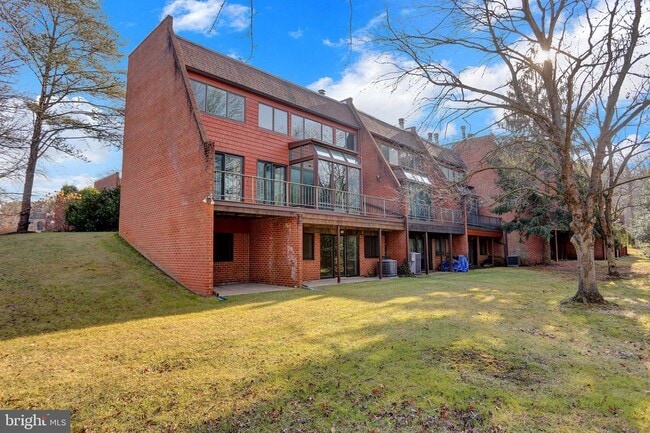 Building Photo - 2 Coldwater Ct