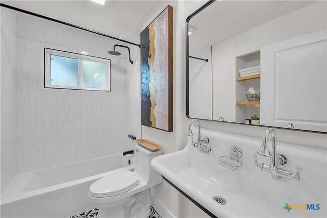 Building Photo - 513 Santa Clara Rd