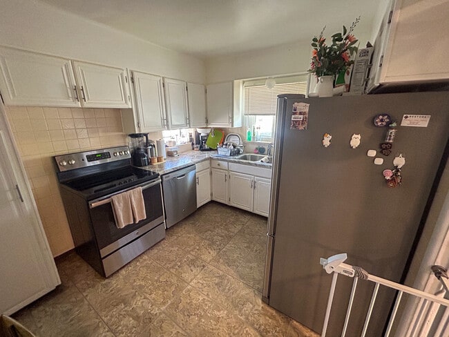 Building Photo - 3685 Ivanhoe St