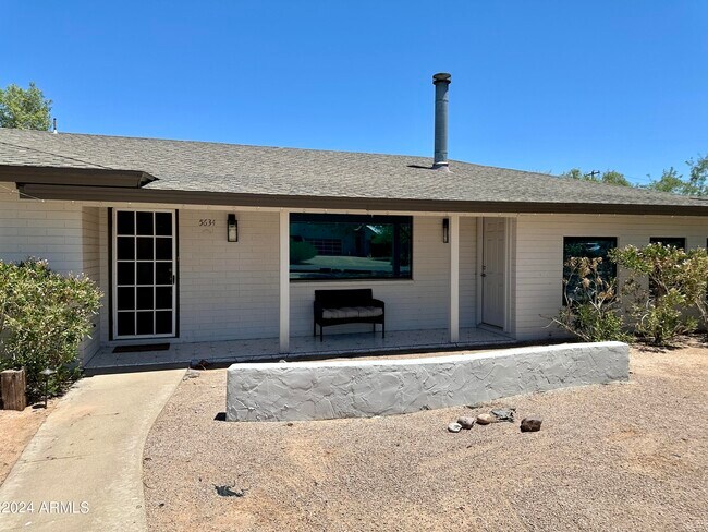 Building Photo - 5634 E Wilshire Dr