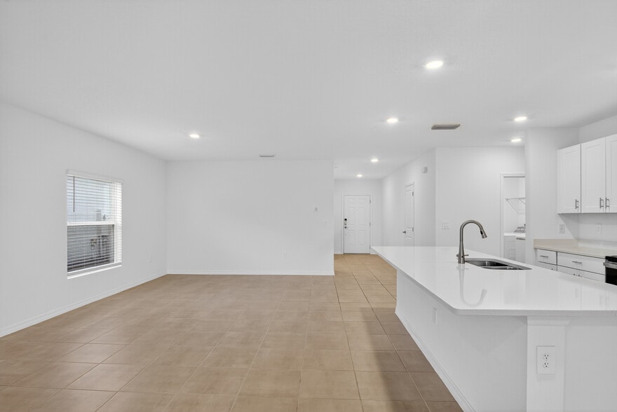 Building Photo - 3917 Southern Vista Loop