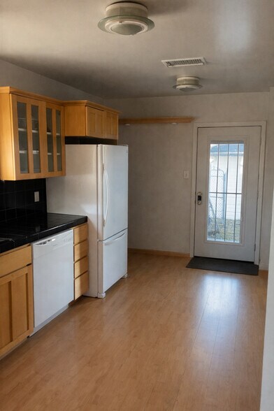 Building Photo - 1255 Sunset Ave