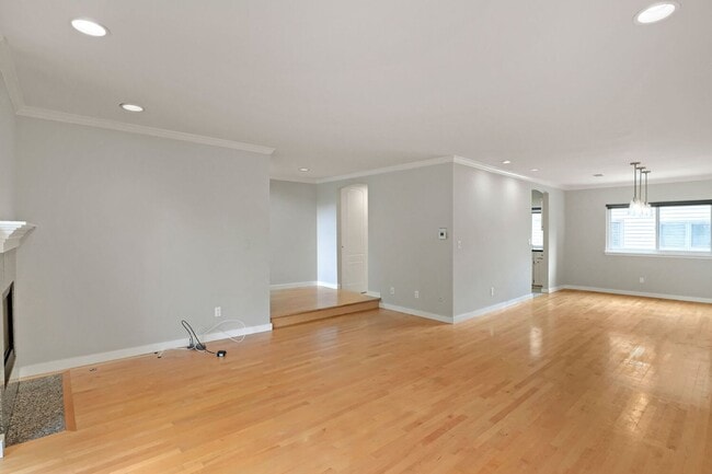 Building Photo - 468 Josephine St