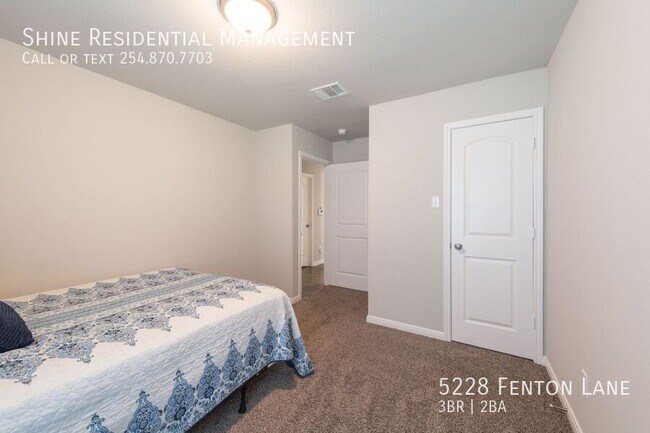 Building Photo - 5228 Fenton Ln