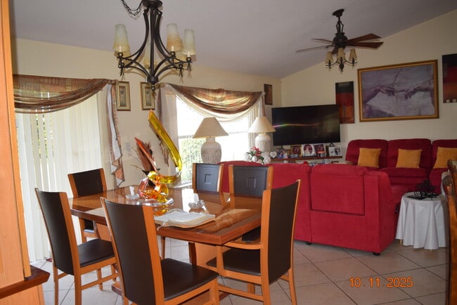 Building Photo - 1657 SW Duclair Ave