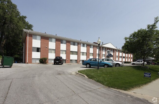 Building Photo - Somerset Court