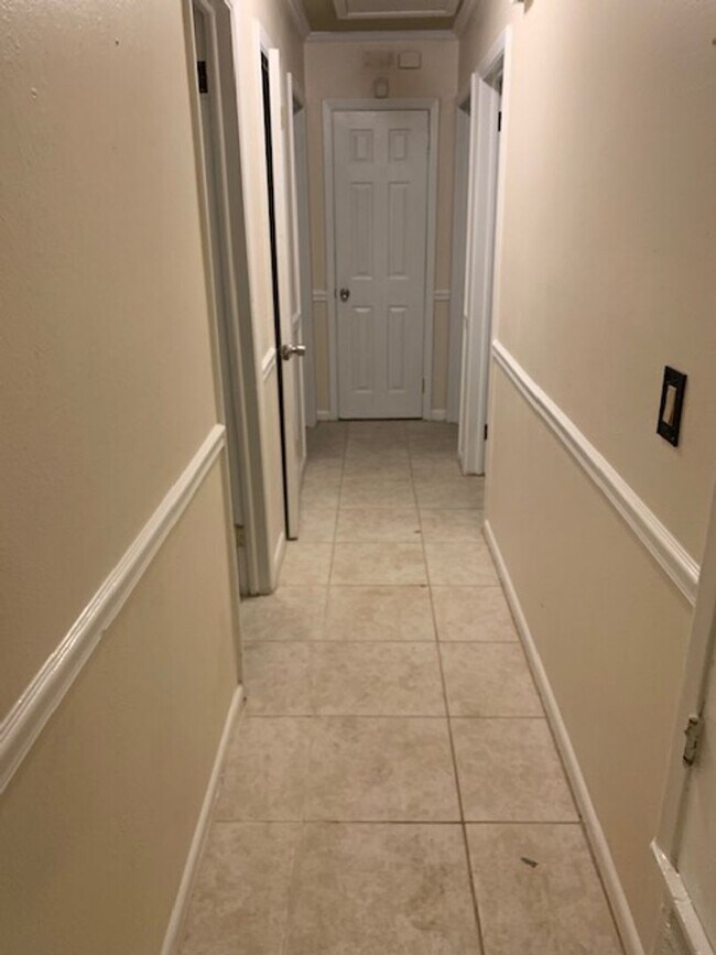 Building Photo - West side Beauty! 3 Bedrooms 2 Bathroom