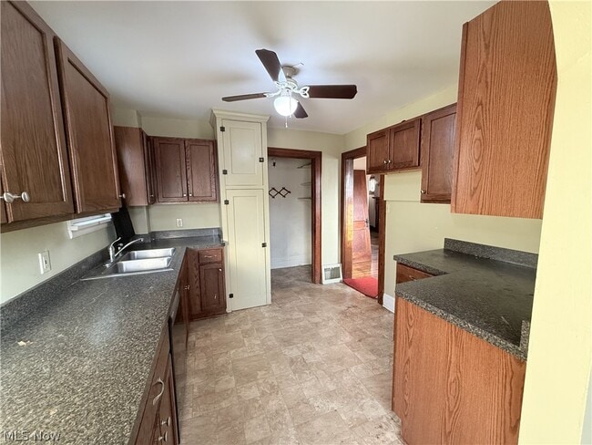 Building Photo - 837 Eastland Ave