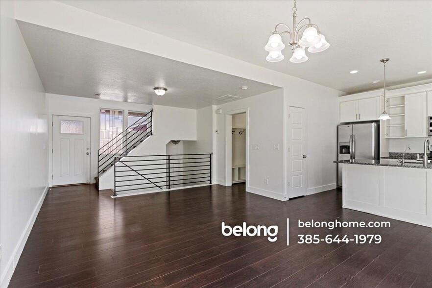 Building Photo - 2333 S Long Dr