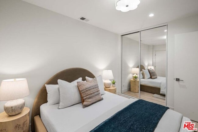 Building Photo - 10747 Wilshire Blvd