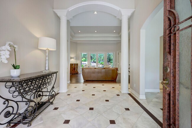 Building Photo - 102 Wood Trail