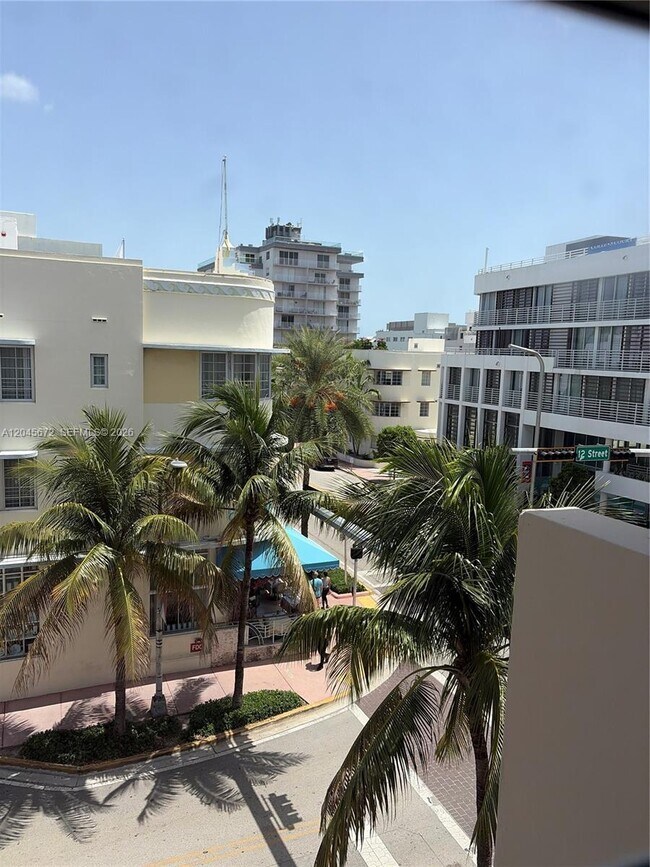 Building Photo - 1150 Collins Ave