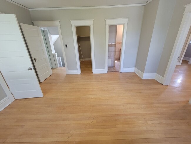 Building Photo - AVAILABLE JUNE 1st - 5 Bed 1.5 Bath Located In East Hillside