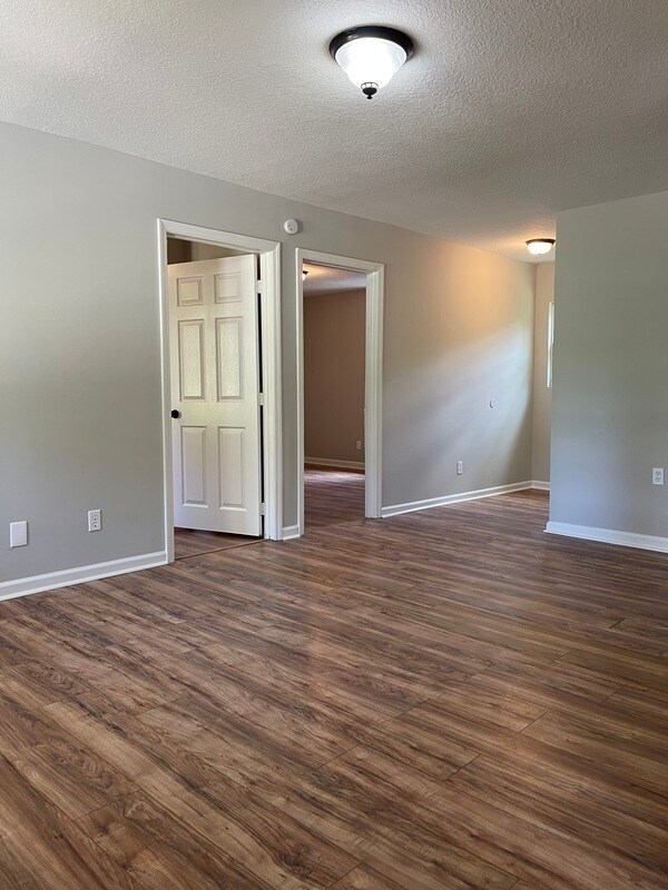 Building Photo - 104 Highland Dr