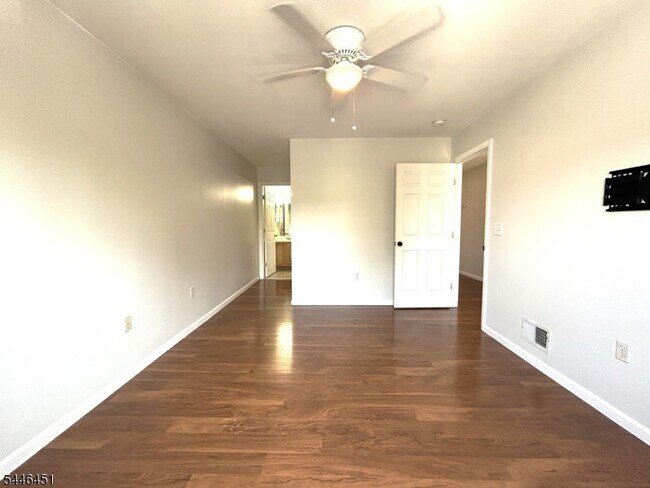 Building Photo - 36 Mindy Dr