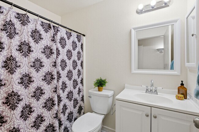 Building Photo - 8563 W Mission Ln