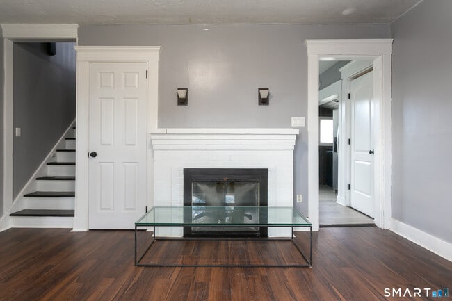 Building Photo - 101 Laurel St