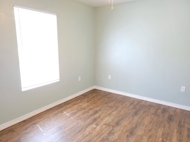 Building Photo - rf2616