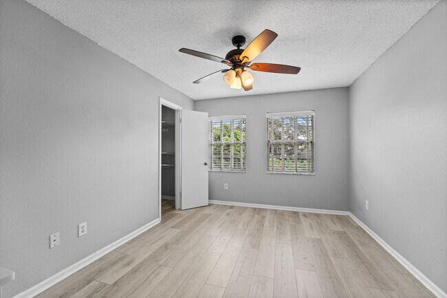 Building Photo - Orlando - 2 Bedroom, 1 Bathroom - $2195.00