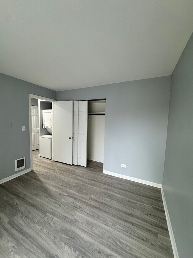 Building Photo - 1920 Cherry Ln