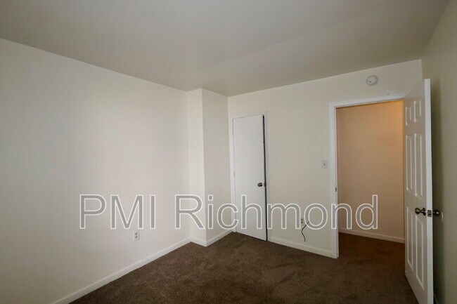 Building Photo - 1512 Lakeview Ave