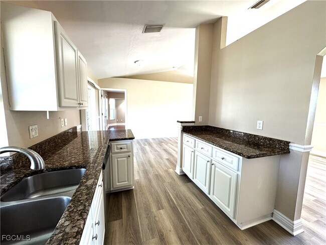 Building Photo - 2520 SW 11th Pl