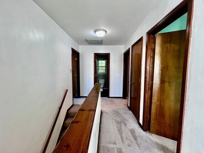 Building Photo - Welcome to this beautiful home in Salem La...