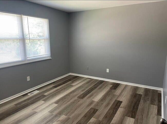 Building Photo - 101 Kingsway Ct