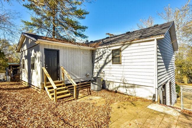 Building Photo - 4689 Long Branch Rd