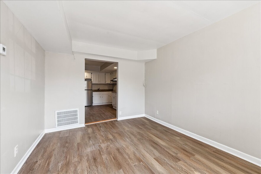 Building Photo - 1128 W Diversey Pkwy