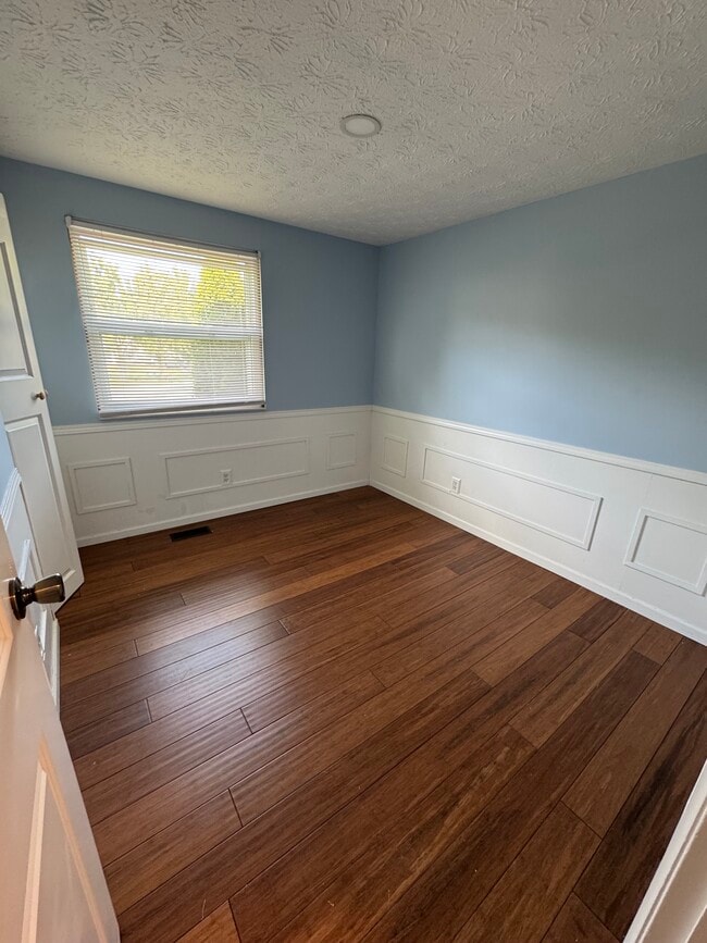 Building Photo - 6911 Sequoia Ct