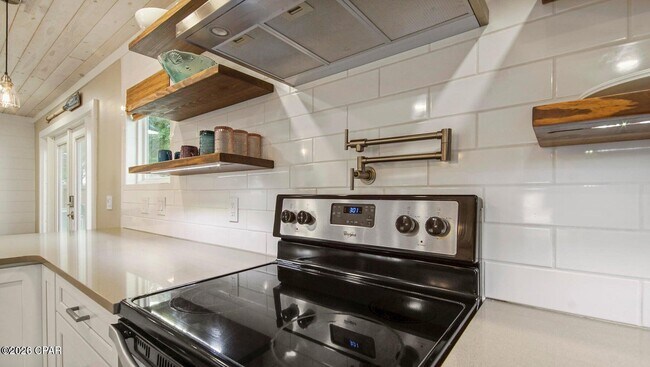 Building Photo - 307 Dolphin Dr
