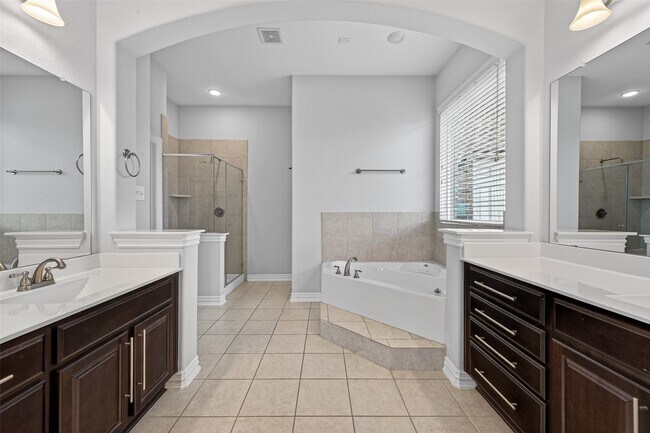 Building Photo - 16114 Sydneyann Dr