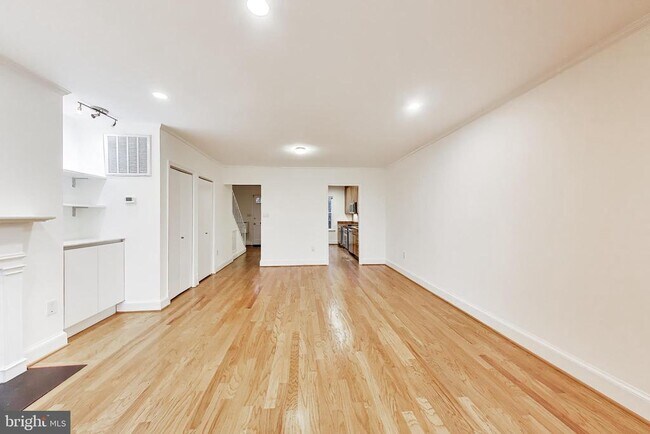 Building Photo - 1660 Beekman Pl NW