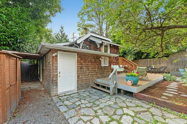 Building Photo - 3Bd/1.75Ba Seattle Home