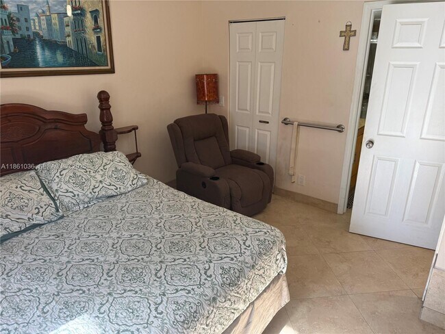 Building Photo - 1401 SW 135th Terrace