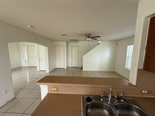 Building Photo - 946 Blanchard Hill Ln