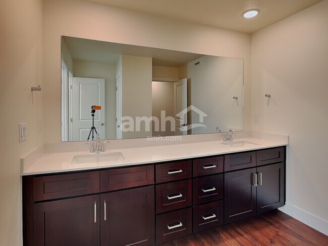 Building Photo - 9516 Aviara St