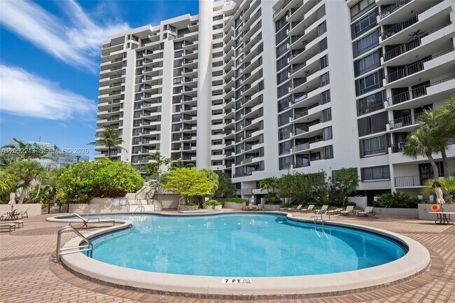 Building Photo - 520 Brickell Key Dr