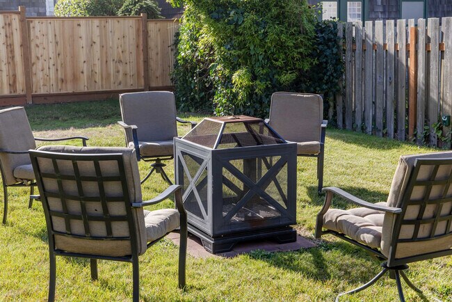 Building Photo - 640 S Columbia St