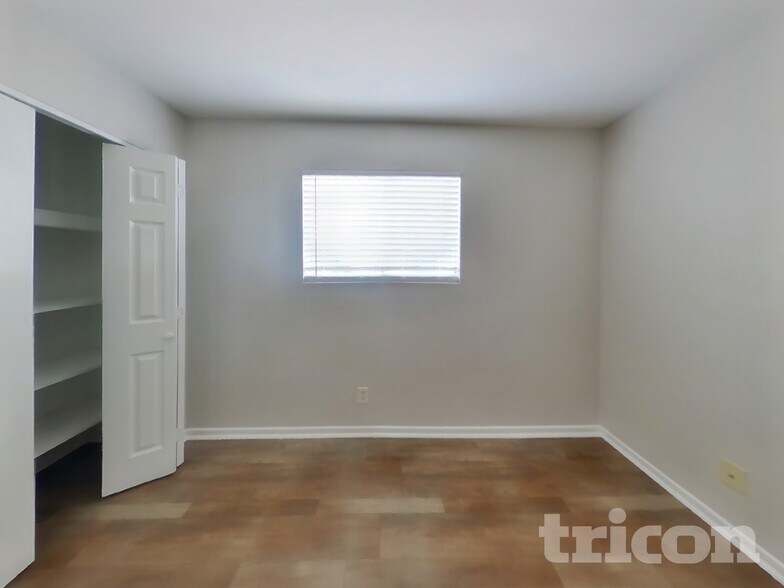 Building Photo - 809 95th Pl