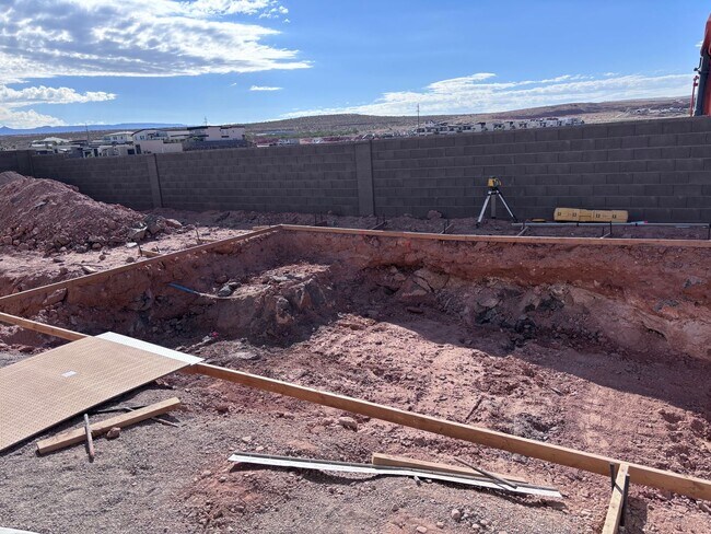 Building Photo - Luxury Living Near Sand Hollow – Spacious ...