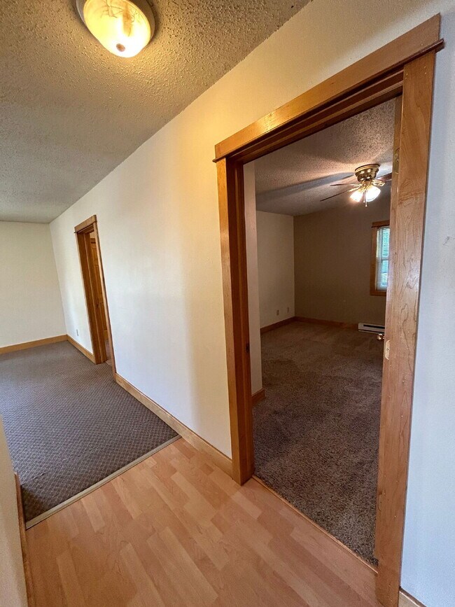 Building Photo - New On Market - 3 Bedroom, 1 Bathroom Duplex