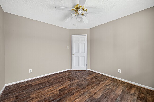 Building Photo - 2143 Mossy Trail Dr