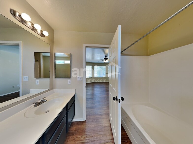 Building Photo - 7463 E Natal Ave