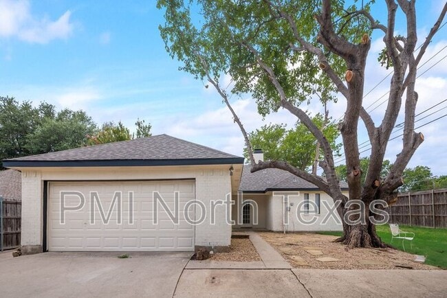 Building Photo - 8880 Woodstream Dr